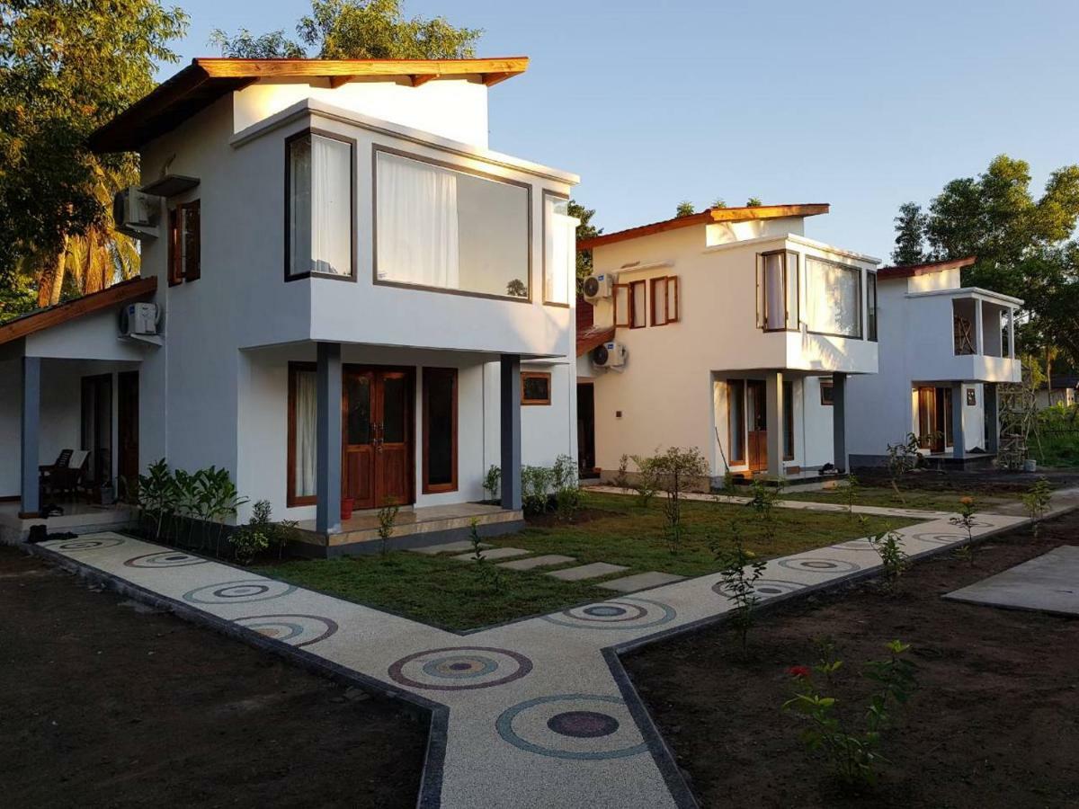 Kondo Villa Labuhan Pandan Exteriör bild