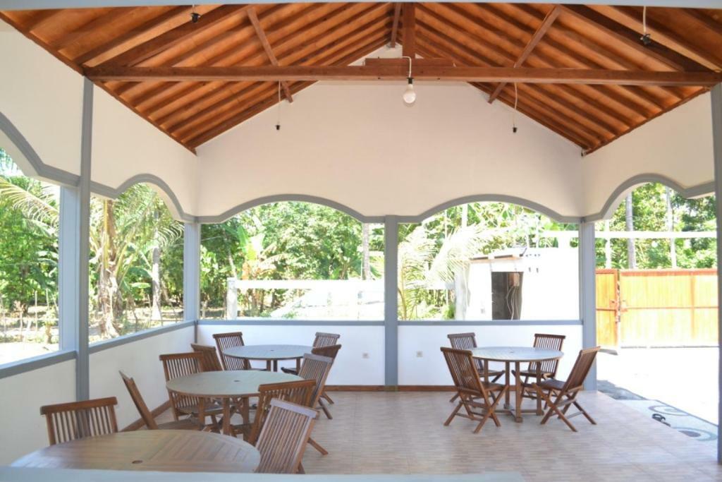 Kondo Villa Labuhan Pandan Exteriör bild